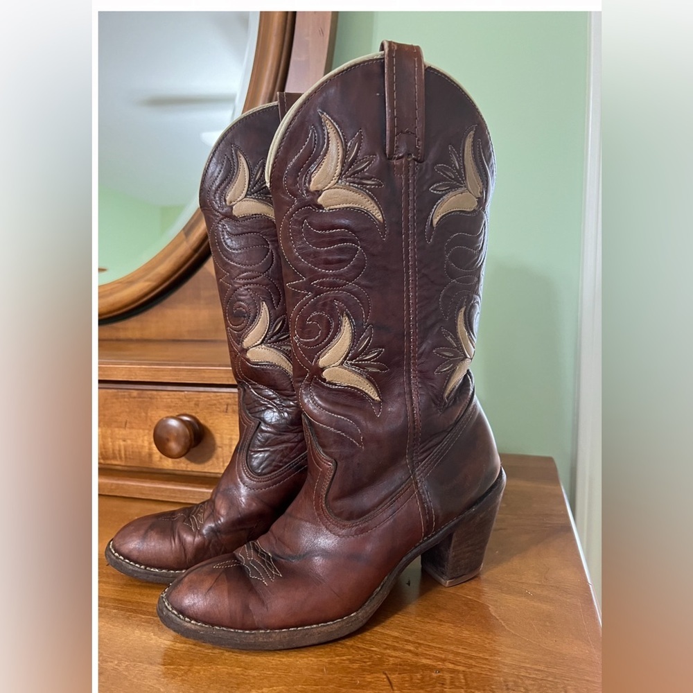 Vintage dingo acme 14” brown floral cowgirl boots with tooled tulip overlay